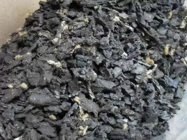 куски изношенных шин