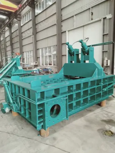 Comment choisir une presse à balles de métaux ferrailleurs adaptée ? 4 Presse à balles horizontale pour métaux de récupération