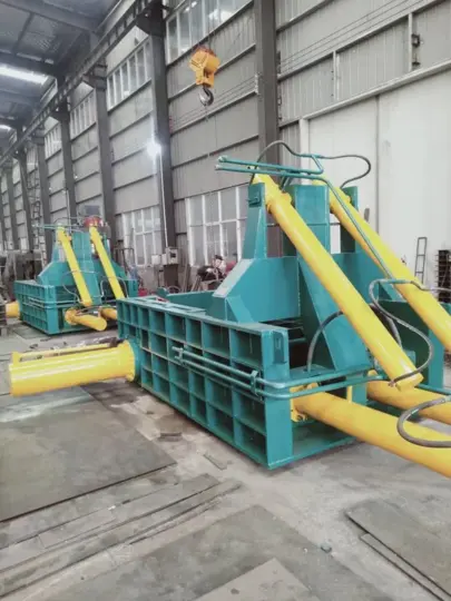 How Does a Horizontal Baler Work? 1 Metallic Horizontal Baler stock