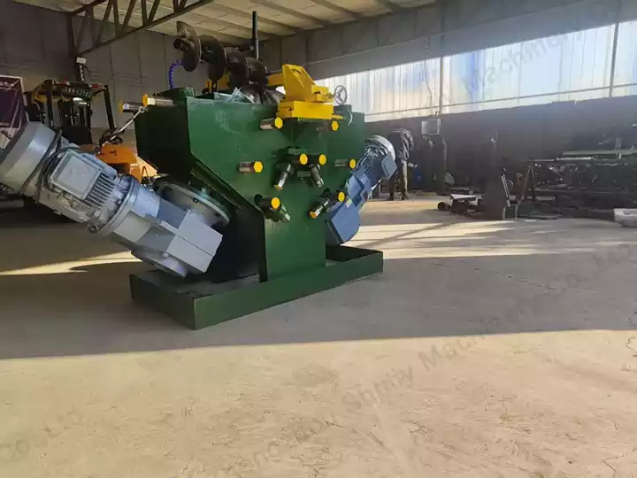 continuous flight forming machine