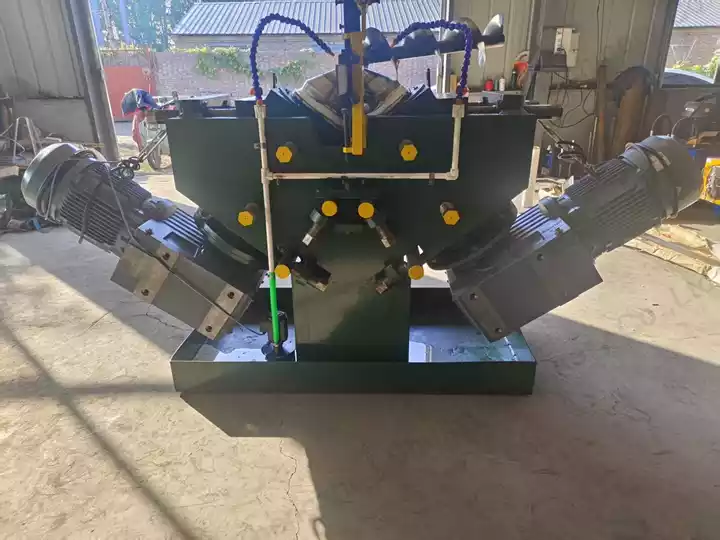 spiral flight forming machine