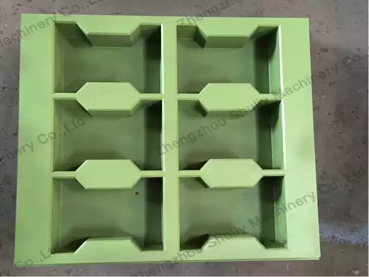 Interlocking rubber tile mould