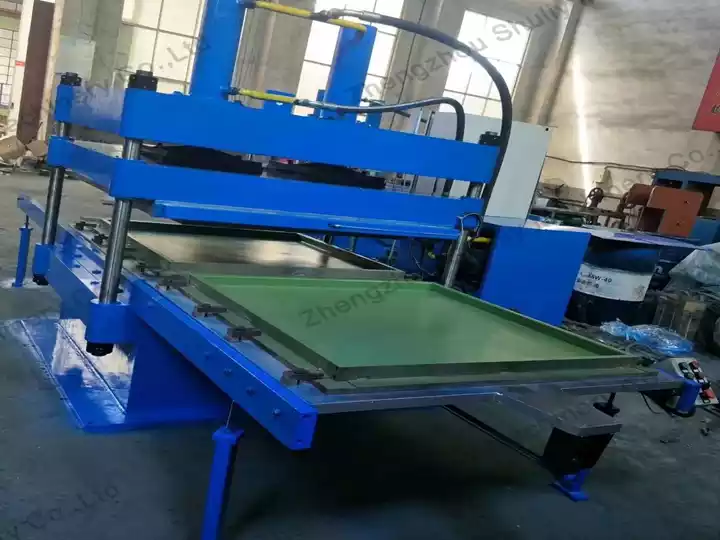 Rubber floor tile vulcanizing press