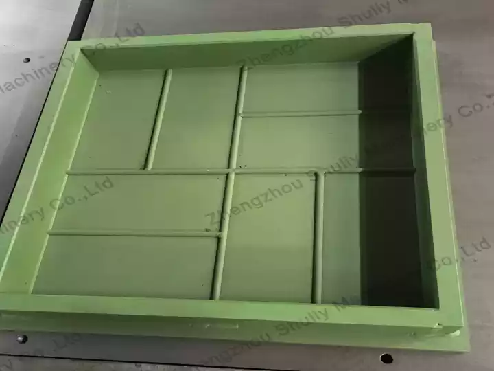 Rubber mat molding die for vulcanizing press