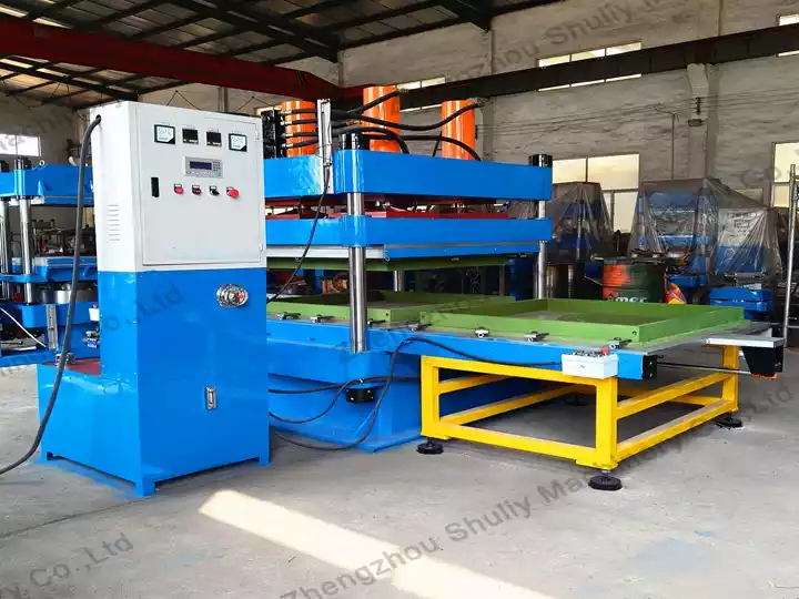 Rubber tile making machine