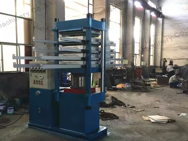 Rubber tiles making machine