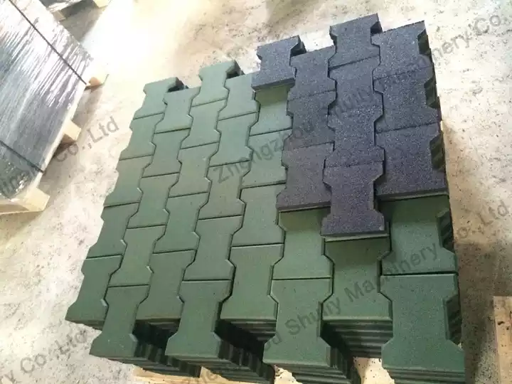 Shock‑absorbing rubber floor tile