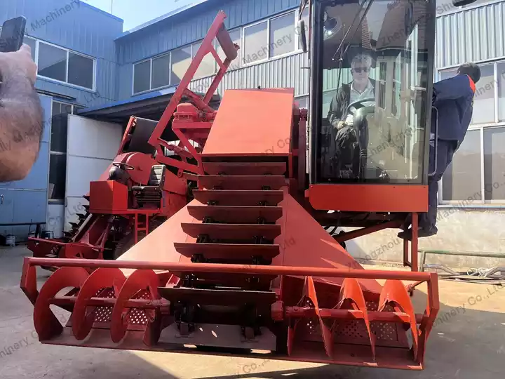 How Is Sea Salt Harvested from Salt Ponds? 7 Simple four‑wheel salt collecting machine no crushing rotor