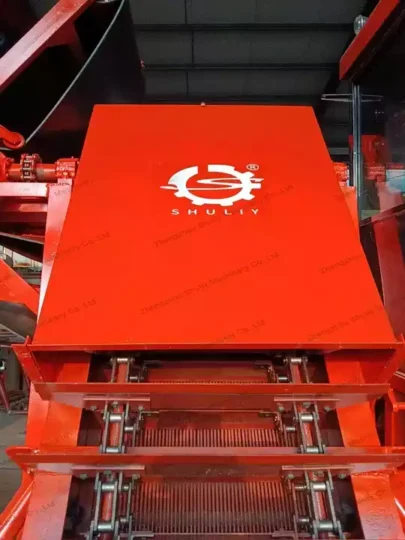 Solar salt harvesting machine