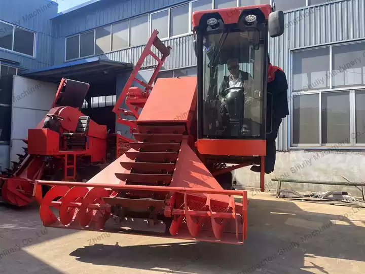 Wheel‑type salt harvester for salt pan