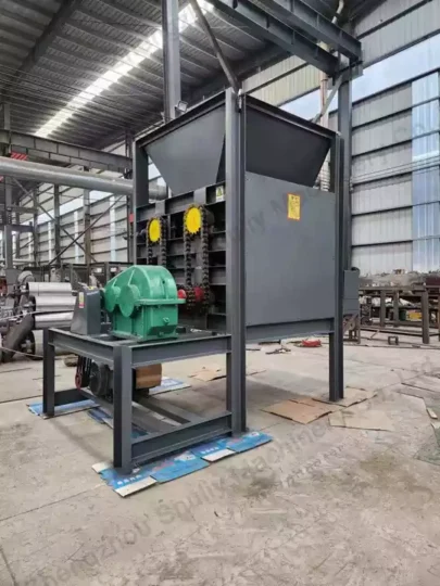 Aluminum beverage can compressing machine