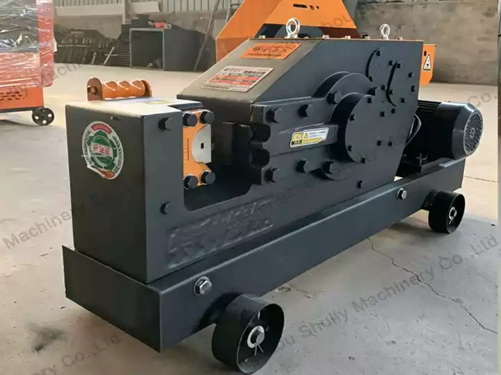 Automatic rebar cutting machine