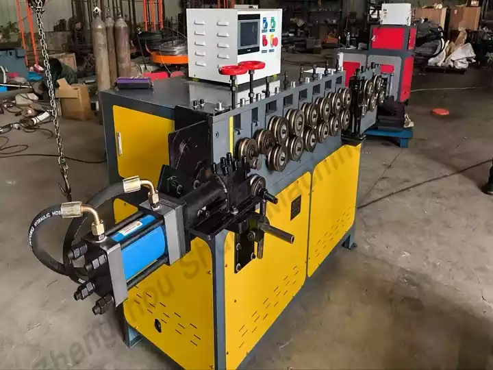 Semi-automatic rebar spiral forming machine