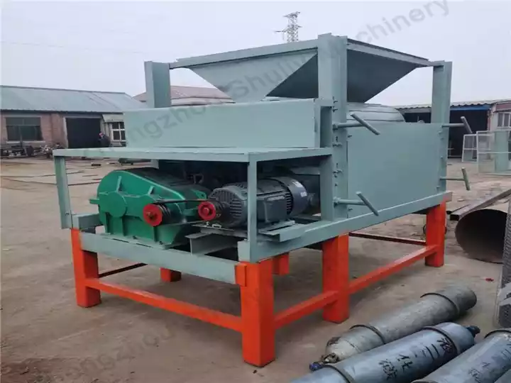 Tin can crushing machine for food cans
